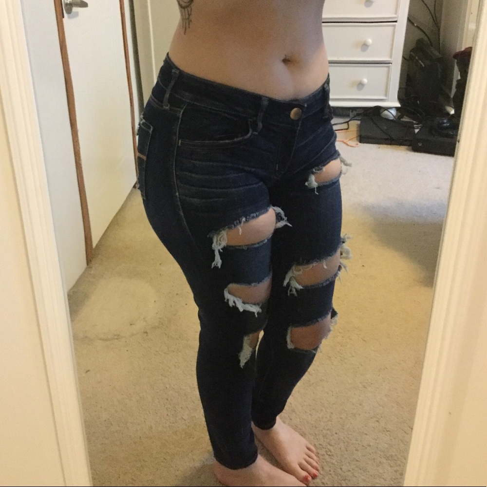 Distressed low rise jeggings from American Eagle!